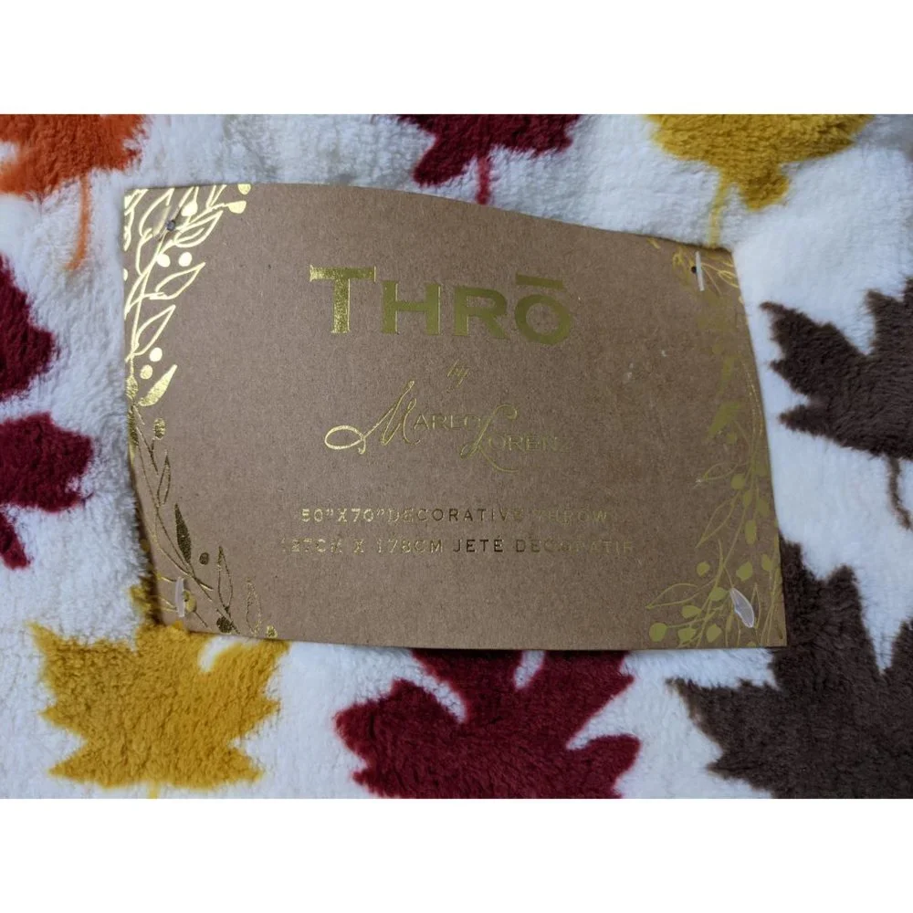 Marlo Lorenz nwt thro